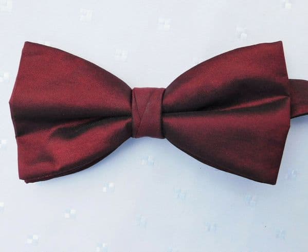 Red silk bow tie St Michael made in the UK M&S fits collar sizes up to 18.5